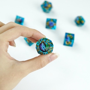 Jeu de dés Dragon Eye RPG Sharp Edge Liquid Core Resin Handmade Cat Eye DND Dice Set with Gift Box 7 PCS for Role Playing - Product Image 5