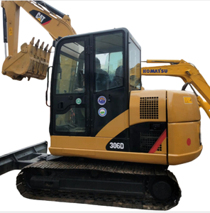Mini-excavatrice Caterpillar Cat306D d'occasion, modèle 2022, sur chenilles, moteur hydraulique, pompe à engrenages, pince, godet de 0,22 m³, capacité de 6000 kg, moteur - Product Image 1