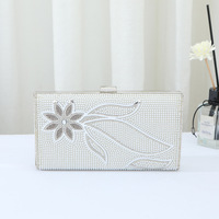 Diamant fête fleur sac de soirée pour les femmes nouvelle arrivée à la mode perle pochette fermeture ouverte pour les mariages de mariée autres Occasions