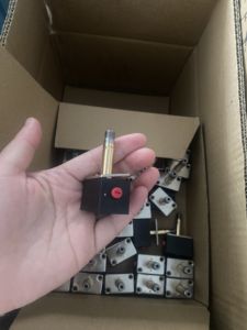 YXPC NINGBO YUXIN marka yerli üretici 5 yollu <span class=keywords><strong>2</strong></span> pozisyon hava orta 220 volt solenoid 5/<span class=keywords><strong>2</strong></span> yollu 4v210-08 pnömatik vanalar - Product Image 5