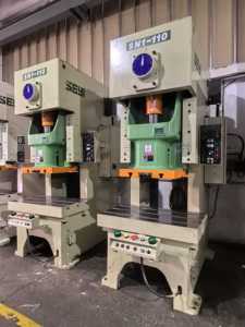 Sn1 110 seyi oeillet faisant la Machine <span class=keywords><strong>ligne</strong></span> de Production CNC automatique oeillet poinçonnage faisant la Machine haute vitesse mécanique RC sey - Product Image 2