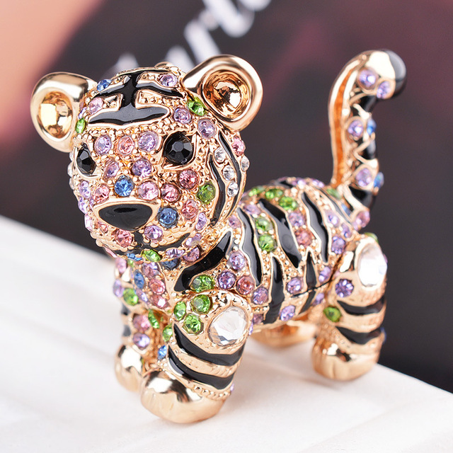 Gold Plated Bling Tiger Keychain Rhinestone Animal Charm Key Ring for Car Bag Purse Decoration Ideal Gift Manufacturer Wholesale