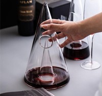 Carafe à vin en verre de forme conique unique, soufflée à la main, en verre transparent, pour servir du vin rouge à la maison ou au bar