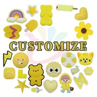 Breloques personnalisées en PVC écologique pour sabots et sandales unisexes, avec logo personnalisé et motif cœur, modèle FX-001, pour la vente en gros