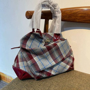 2025 nuova borsa in tela Vintage rossa di Boston da donna a mano di nicchia Plaid High-End con Zip Versatile in poliestere incrociato diagonale retrò - Product Image 5