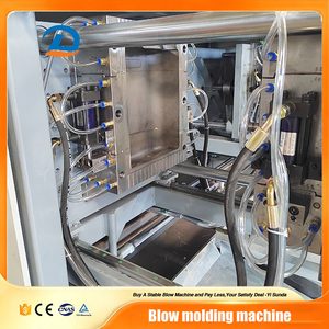 Machine <span class=keywords><strong>de</strong></span> moulage par soufflage pour la fabrication <span class=keywords><strong>de</strong></span> boîtes à outils en plastique - Product Image 6