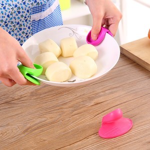 Protège-doigts résistants à la chaleur, pinces à assiettes en plastique pour micro-ondes, pour usage en cuisine - Product Image 1