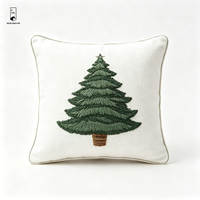 Coussin décoratif en lin et coton brodé avec motif sapin de Noël et bordure passepoilée, décoration de Noël pour la maison de style campagnard