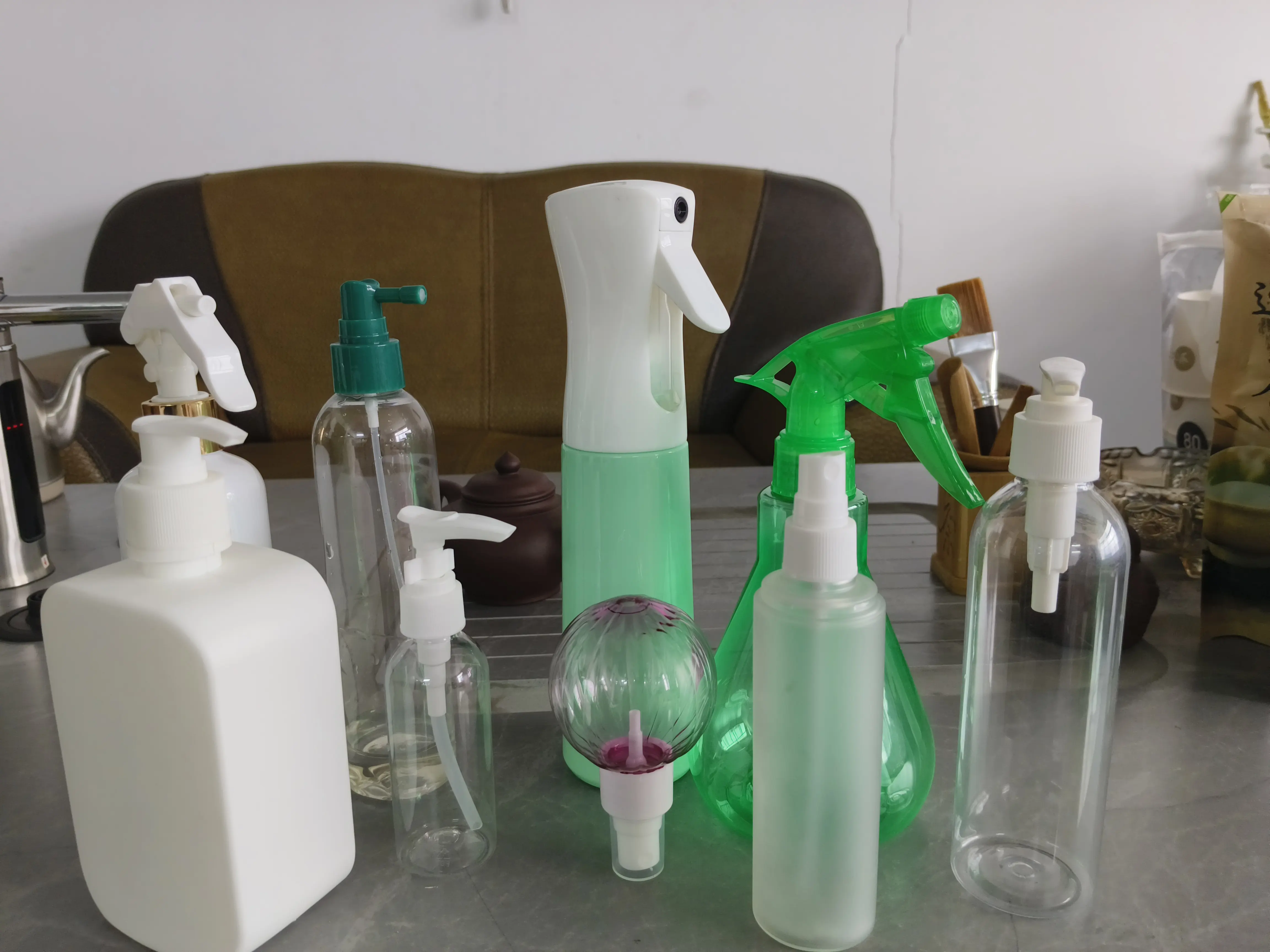 Stock available on sale wholesale trigger sprayer with switch for bottle packaging degassing
