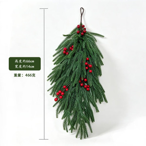 Branche de pin artificielle de Noël avec baies rouges, décoration murale style nordique, décoration de porte, en plastique - Product Image 4