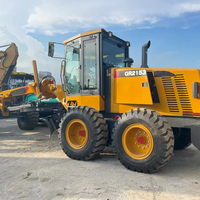 Niveleuse d'occasion GR2153 215 CV avec ripper, 16,5 tonnes, boîte de vitesses contrôlée par PLC et moteur Cummins – Machine de construction routière
