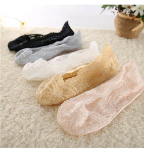 नया नो शो लैसी फूल सिलिकॉन रबर एकमात्र एंटी-स्लिप एंटी-ऑफ पारदर्शी अदृश्य मोजे महिलाओं के लिए - Product Image 3