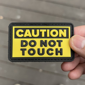 Biểu Tượng Tùy Chỉnh Cá Nhân Mềm PVC Phù Hiệu Silicone 3D Móc Và Vòng Lặp Sắt Trên Thùng Carton Dập Nổi PVC Cao Su Vá - Product Image 1