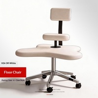 Chaise de sol robuste au design moderne et minimaliste, avec assise rembourrée et roulettes, idéale pour poser les jambes