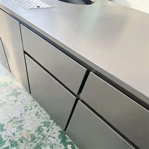 Comptoir de bar à café robotisé en forme de U avec panneau arrière porte-bouteilles et logo pour événements, expositions, mariages, traiteurs – Comptoir de bar sur mesure - Product Image 5