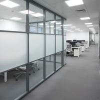 Cloison modulaire en verre renforcé de 108 mm, isolation acoustique, résistance aux chocs, double vitrage pour bureaux et centres commerciaux