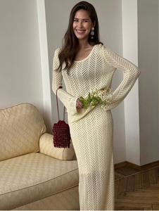 เดรสยาวถักโครเชต์ทรงวี รุ่น LM S11 สีขาว ดีไซน์หรูหรา แขนยาว ลายฉลุ - Product Image 5