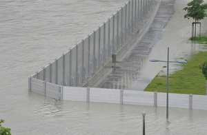 Barriera <span class=keywords><strong>Antiallagamento</strong></span> per <span class=keywords><strong>Garage</strong></span> Rimovibile in Lega di Alluminio, Capacità di Carico 500 lb, Non Riflettente, Marca OEM, Prezzo all'Ingrosso di Fabbrica, Made in China - Product Image 4