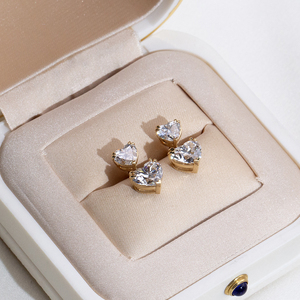 ต่างหูเพชรรูปหัวใจทองคำขาว 18K รุ่น MSE-887 จาก Messi Jewelry สำหรับผู้หญิง - Product Image 6