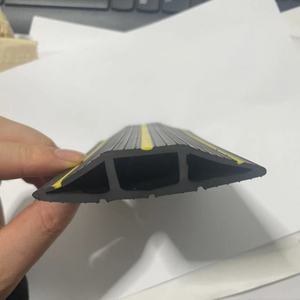 Joint <span class=keywords><strong>de</strong></span> dessous <span class=keywords><strong>de</strong></span> <span class=keywords><strong>porte</strong></span> <span class=keywords><strong>de</strong></span> <span class=keywords><strong>garage</strong></span> Joint <span class=keywords><strong>de</strong></span> <span class=keywords><strong>porte</strong></span> <span class=keywords><strong>de</strong></span> <span class=keywords><strong>garage</strong></span> en caoutchouc pour lamelles à rouleaux robustes Seuil <span class=keywords><strong>de</strong></span> sol Brosse latérale Joint <span class=keywords><strong>de</strong></span> <span class=keywords><strong>porte</strong></span> <span class=keywords><strong>de</strong></span> <span class=keywords><strong>garage</strong></span> - Product Image 6