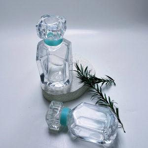 Novo Design Frasco de Perfume de Vidro Transparente Facetado 30ml 50ml com Tampa Octogonal, Colarinho Teal e <span class=keywords><strong>Base</strong></span> Pesada, Spray Recarregável - Product Image 2