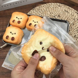 Jouet Taba Squishy TPR anti-stress, doux, à sensation de boue et de crème, en forme de pain grillé simulé, pour le plaisir de pincer pour bébé - Product Image 3