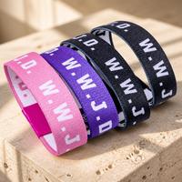 Usine personnalisée W.W.J.D. Bracelet de poignet imprimé Jacquard de lettre Bracelets élastiques promotionnels ajustables tissés palmés