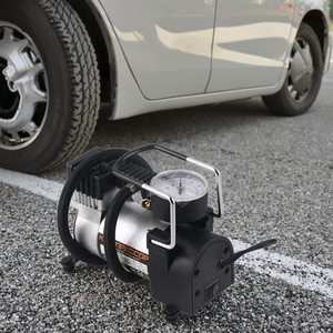 Compressore d'aria per gonfiaggio di pneumatici elettrici per <span class=keywords><strong>auto</strong></span> 12V per gonfiare pneumatici per <span class=keywords><strong>auto</strong></span> - Product Image 2