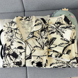 Set <span class=keywords><strong>Pigiama</strong></span> <span class=keywords><strong>Donna</strong></span> Autunno/Inverno in Cotone Traspirante con Motivi Floreali, Cardigan a Maniche Lunghe e Pantaloni, Design Jacquard in Stile Cinese - Product Image 1