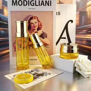 Juego de Botellas Cilíndricas Rectas Semitransparentes de Color Dorado, Bases Gruesas, Envases de Vidrio de Alta Gama para el Cuidado de la Piel, Maggie - Product Image 2