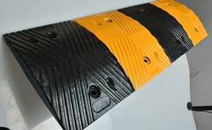 Seguridad <span class=keywords><strong>de</strong></span> tráfico Carretera <span class=keywords><strong>de</strong></span> hormigón Custom Heavy Duty Amarillo-negro Caucho Topes <span class=keywords><strong>de</strong></span> <span class=keywords><strong>velocidad</strong></span> - Product Image 6