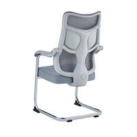 Chaise de bureau moderne et robuste au design épuré, avec structure en maille en fer, confortable pour usage professionnel.