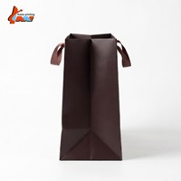 Sac shopping en papier brun foncé de luxe personnalisé avec logo en feuille d'or, ruban et poignée, emballage cadeau pour boutique