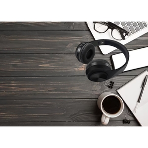 Audífonos Inalámbricos Plegables Negros SC ECOMMERCE con Luces RGB, Bajos Profundos, Soporte para Tarjeta SD - Sumérgete en la Música con LED - Product Image 3