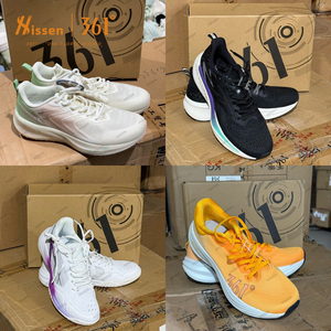 Distributeur d'articles sportifs importe des chaussures de course de Chine avec une qualité uniforme pour la vente en gros et le restockage. - Product Image 1