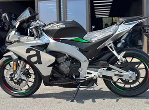 Mejor Precio en Motocicleta Deportiva Usada Aprilia 250 Sport, <span class=keywords><strong>1000cc</strong></span>, 4 Tiempos, con Freno de Disco - Product Image 2