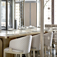 Meubles de restaurant personnalisés tout-en-un, ensemble de design d'intérieur 3D avec table ronde en marbre et chaises en velours pour projet d'hôtel et de café