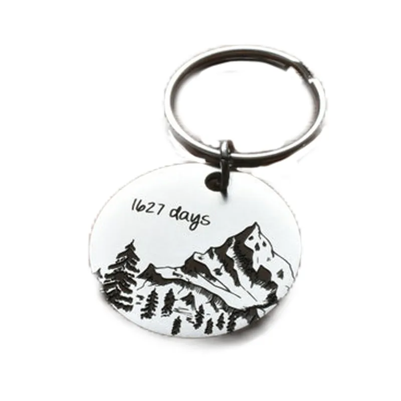 Tùy Chỉnh Cá Nhân Keychains Laser Kim Loại Khắc Văn Bản Núi Keychain Cho Phù Rể Kỷ Niệm Quà Tặng