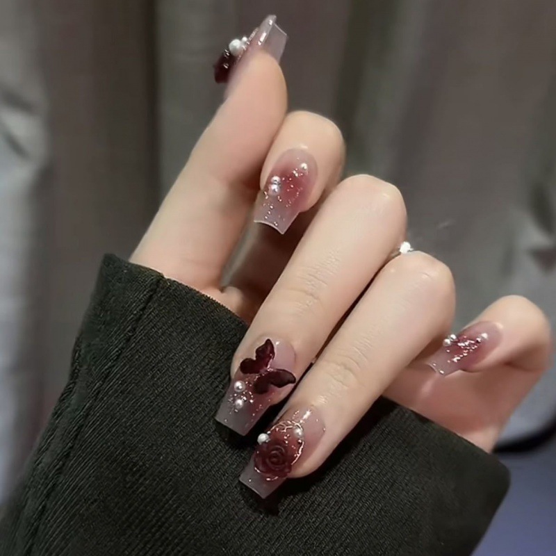 Elegant Maroon Mewah Nail Art