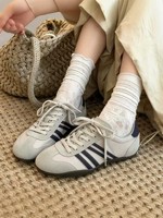 Vente en gros de baskets rétro pour femmes avec logo personnalisé, lacets rouges, respirantes, chaussures plates pour la marche