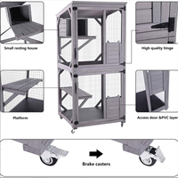 Grande maison pour chat en bois d'extérieur sur roues avec fermeture à bouton, boîte à fenêtre pour chat de patio, griffoir pour enclos extérieur