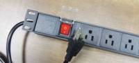 Fixation d'armoire Unité de distribution d'alimentation PDU 6 voies Montage en rack PDU américain 125V 15A Prise USA 6 ports
