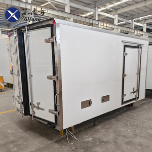 Caisse de camion frigorifique sur mesure utilisée pour le transport en chaîne du froid de légumes, fruits et vaccins - Product Image 1