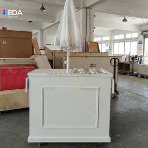 Carrito de Bar Desmontable para Exteriores LEDA, Acrílico Blanco, con Sombrilla, Diseño Rectangular Elegante, Desmontable para Eventos - Product Image 3