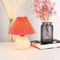 Lampu Meja Dekorasi Nordic Modern Retro, Lampu Meja Keramik Led Kisi-kisi Kamar Tidur Anak Perempuan Kain Lipit