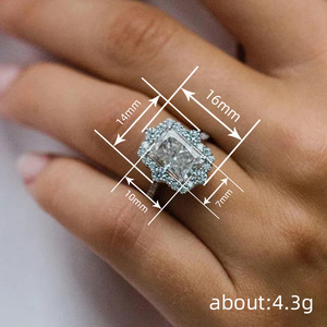 Anello di Fidanzamento con Diamante Taglio Radiant in Oro Bianco, Colore D Naturale, Gioielli da Donna - Product Image 4