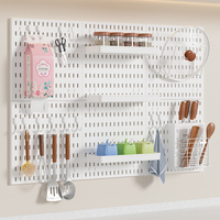 Vente en gros de support de rangement mural pour tableau perforé de cuisine organisateur d'outils de bureau à commande murale en plastique