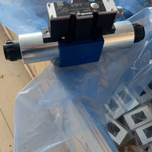 วาล์วควบคุมทิศทางแบบสัดส่วนไฮดรอลิก Rexroth R900732536 4WRAE10W1-60-2X/G24K31/F1V สำหรับอุปกรณ์อุตสาหกรรม - Product Image 5