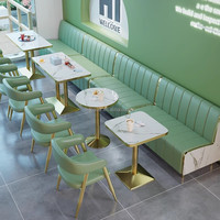 Ensemble table et chaises de café finition or de luxe, banquette capitonnée style Channel pour restaurant et salon de thé