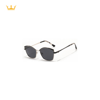 Nouvelles Lunettes de Soleil Polarisées Unisexe à Monture Métallique Pleine, Forme Irrégulière, Protection UV400, Idéales pour les Voyages